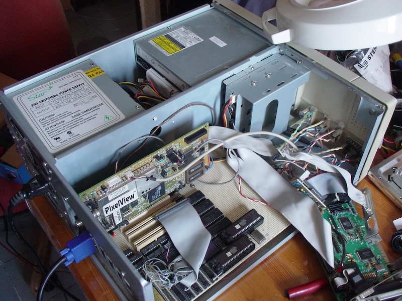 The G11V2 computer internals.